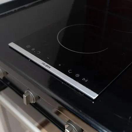 The Red Tile - Sweet Escape * 티라나