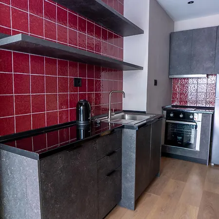 The Red Tile - Sweet Escape * 地拉那