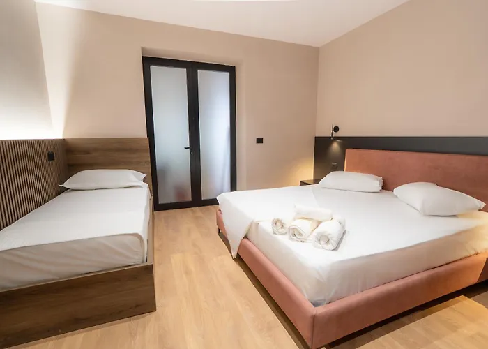 The Red Tile - Sweet Escape * 地拉那