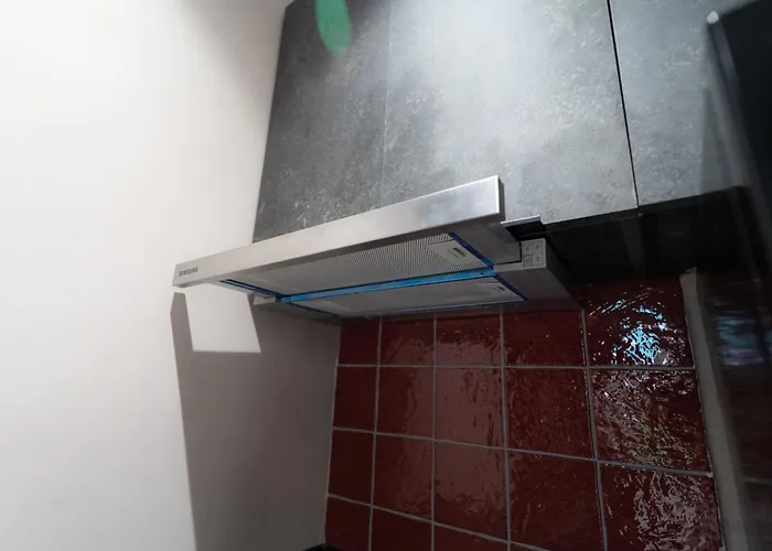 The Red Tile - Sweet Escape * 地拉那